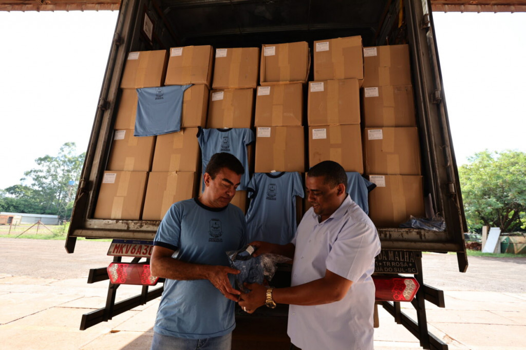 Uniformes serão entregues para os mais de 32 mil alunos da Reme já no primeiro dia de aula em Dourados- Fotos: A. Frota