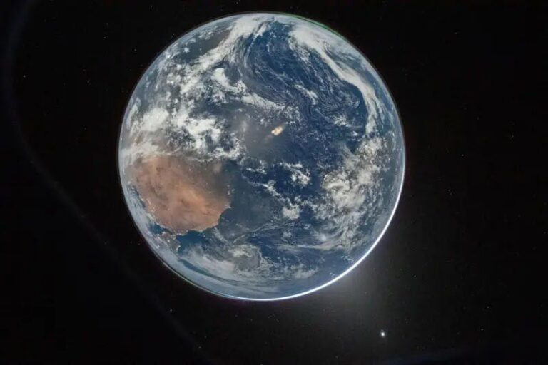 Vista da Terra capturada pelo astronauta Reid Wiseman durante o eclipse do Sol: Foto: Nasa