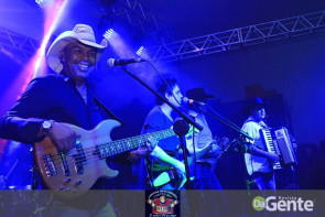 Confiram as fotos da festa "Nosso Baile" com o Grupo Eco do Pantanal