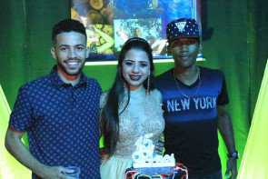 Dj por mais uma noite: Marcos Pierry foi Deejay  de debutante em Novo Horizonte do Sul.