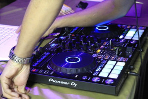 Dj por mais uma noite: Marcos Pierry foi Deejay  de debutante em Novo Horizonte do Sul.