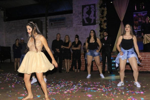 Dj por mais uma noite: Marcos Pierry foi Deejay  de debutante em Novo Horizonte do Sul.