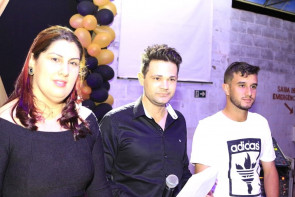 Dj por mais uma noite: Marcos Pierry foi Deejay  de debutante em Novo Horizonte do Sul.