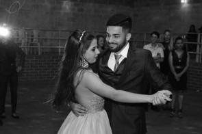 Dj por mais uma noite: Marcos Pierry foi Deejay  de debutante em Novo Horizonte do Sul.