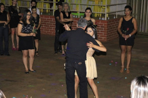 Dj por mais uma noite: Marcos Pierry foi Deejay  de debutante em Novo Horizonte do Sul.