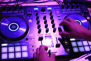 Dj por mais uma noite: Marcos Pierry foi Deejay  de debutante em Novo Horizonte do Sul.