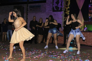 Dj por mais uma noite: Marcos Pierry foi Deejay  de debutante em Novo Horizonte do Sul.