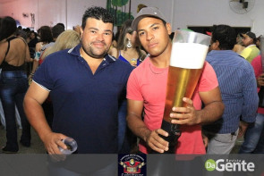 Confiram as fotos do "Baile do Chopp" com o grupo Minuano