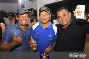 Confiram as fotos do "Baile do Chopp" com o grupo Minuano