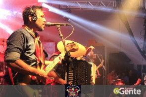 Confiram as fotos do "Baile do Chopp" com o grupo Minuano