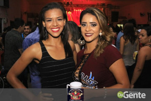 Confiram as fotos do "Baile do Chopp" com o grupo Minuano