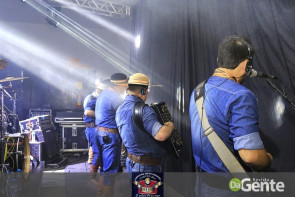 Confiram as fotos do "Baile do Chopp" com o grupo Minuano