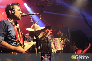 Confiram as fotos do "Baile do Chopp" com o grupo Minuano