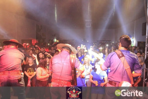 Confiram as fotos do "Baile do Chopp" com o grupo Minuano