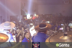 Confiram as fotos do "Baile do Chopp" com o grupo Minuano