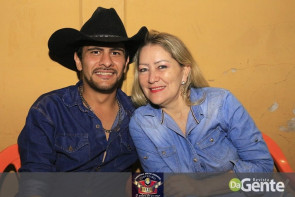 Confiram as fotos do "Baile do Chopp" com o grupo Minuano