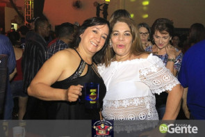Confiram as fotos do "Baile do Chopp" com o grupo Minuano