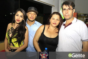 Confiram as fotos do "Baile do Chopp" com o grupo Minuano