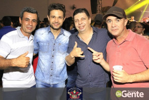 Confiram as fotos do "Baile do Chopp" com o grupo Minuano