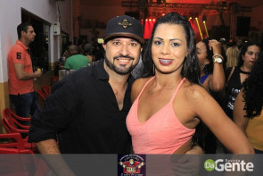 Confiram as fotos do "Baile do Chopp" com o grupo Minuano