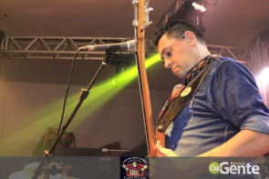 Confiram as fotos do "Baile do Chopp" com o grupo Minuano