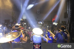 Confiram as fotos do "Baile do Chopp" com o grupo Minuano