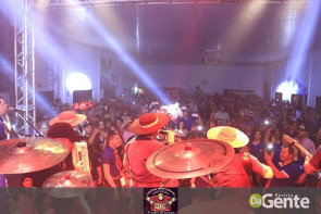 Confiram as fotos do "Baile do Chopp" com o grupo Minuano