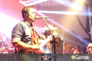 Confiram as fotos do "Baile do Chopp" com o grupo Minuano