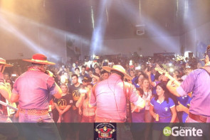 Confiram as fotos do "Baile do Chopp" com o grupo Minuano