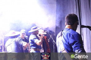 Confiram as fotos do "Baile do Chopp" com o grupo Minuano