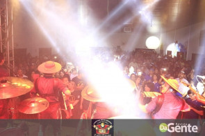 Confiram as fotos do "Baile do Chopp" com o grupo Minuano