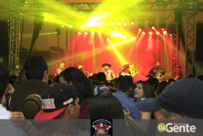 Confiram as fotos do "Baile do Chopp" com o grupo Minuano