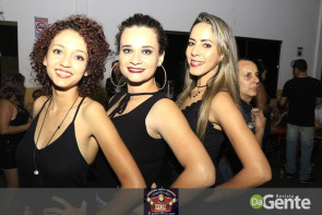 Confiram as fotos do "Baile do Chopp" com o grupo Minuano