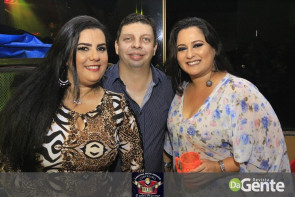 Confiram as fotos do "Baile do Chopp" com o grupo Minuano