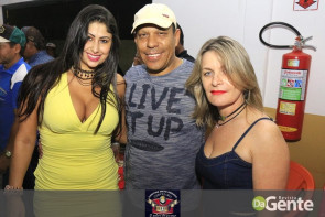 Confiram as fotos do "Baile do Chopp" com o grupo Minuano