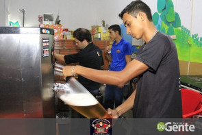 Confiram as fotos do "Baile do Chopp" com o grupo Minuano