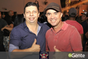 Confiram as fotos do "Baile do Chopp" com o grupo Minuano
