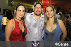Confiram as fotos do "Baile do Chopp" com o grupo Minuano