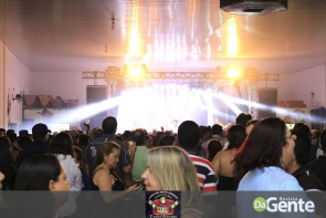 Confiram as fotos do "Baile do Chopp" com o grupo Minuano