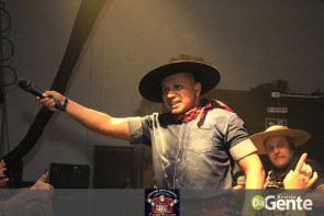 Confiram as fotos do "Baile do Chopp" com o grupo Minuano