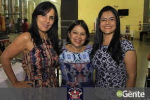 Confraternização: Professores se reunem e comemoram o dia do funcionário público