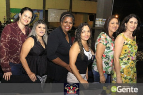 Confraternização: Professores se reunem e comemoram o dia do funcionário público