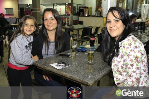 Confraternização: Professores se reunem e comemoram o dia do funcionário público