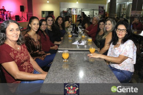 Confraternização: Professores se reunem e comemoram o dia do funcionário público