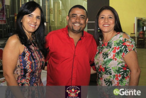 Confraternização: Professores se reunem e comemoram o dia do funcionário público