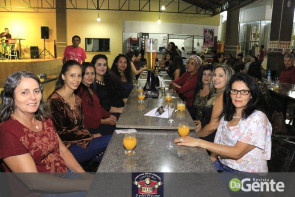 Confraternização: Professores se reunem e comemoram o dia do funcionário público