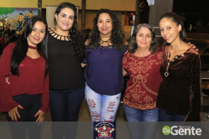 Confraternização: Professores se reunem e comemoram o dia do funcionário público