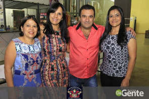 Confraternização: Professores se reunem e comemoram o dia do funcionário público