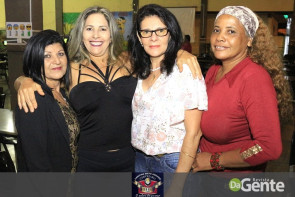 Confraternização: Professores se reunem e comemoram o dia do funcionário público