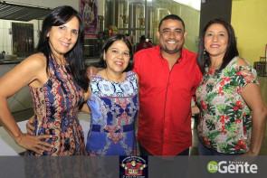 Confraternização: Professores se reunem e comemoram o dia do funcionário público